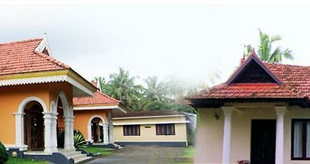 Lakshmi Hotel And Resorts Kumarakom Extérieur photo